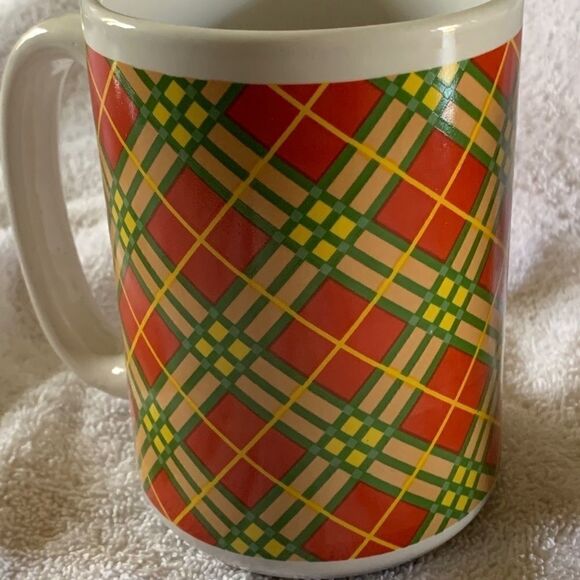 𝅺vintage plaid coffee mugs - Picture 3 of 3